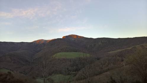 j8 lever soleil sur montagnes